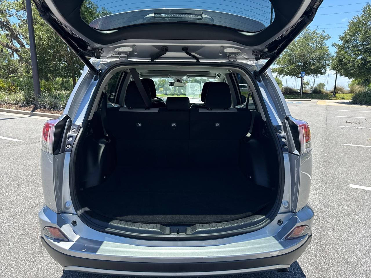 Toyota RAV4 XLE FWD 2017