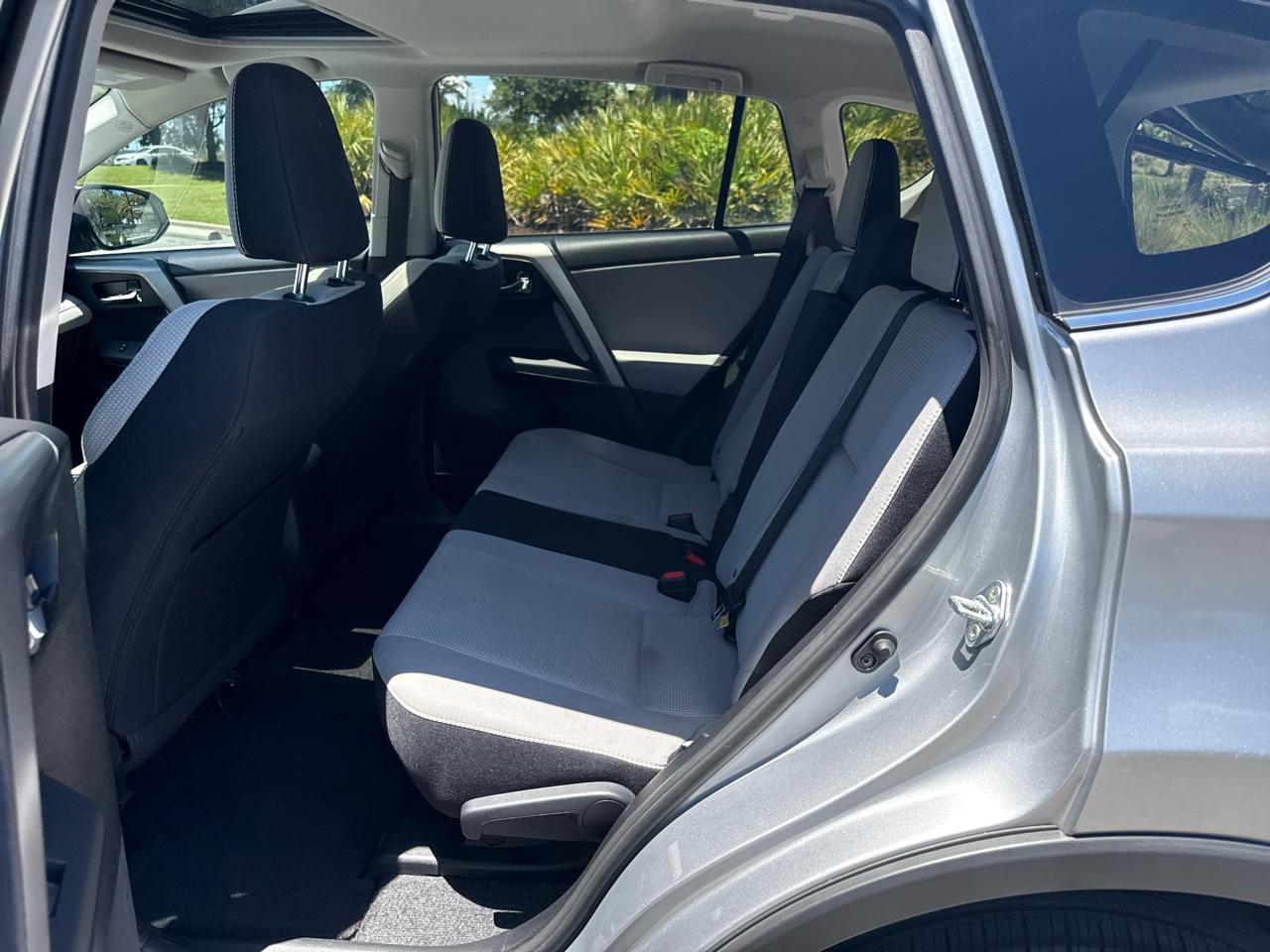 Toyota RAV4 XLE FWD 2017