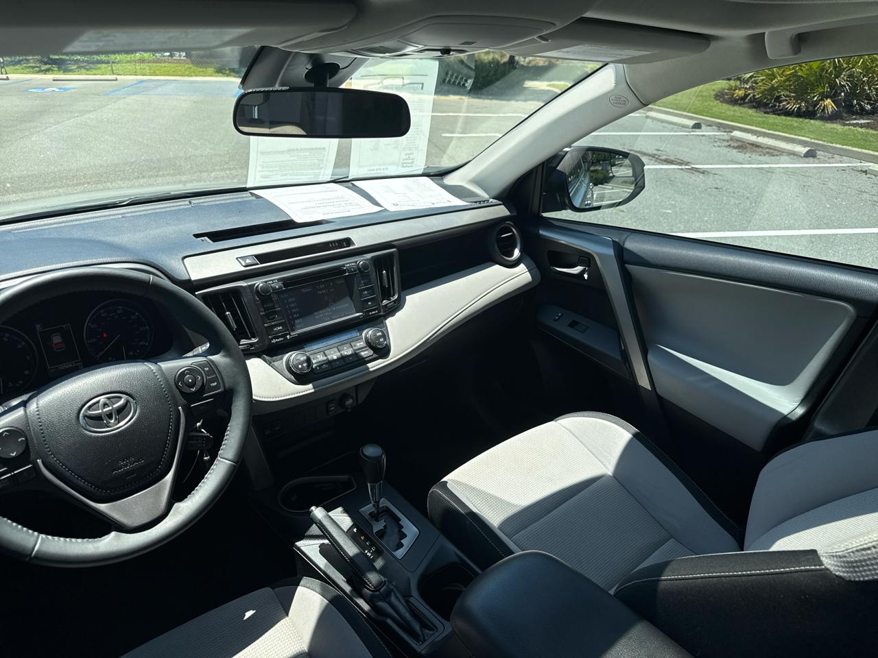 Toyota RAV4 XLE FWD 2017