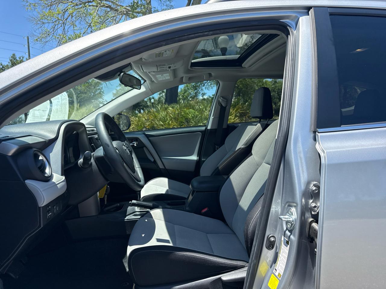 Toyota RAV4 XLE FWD 2017
