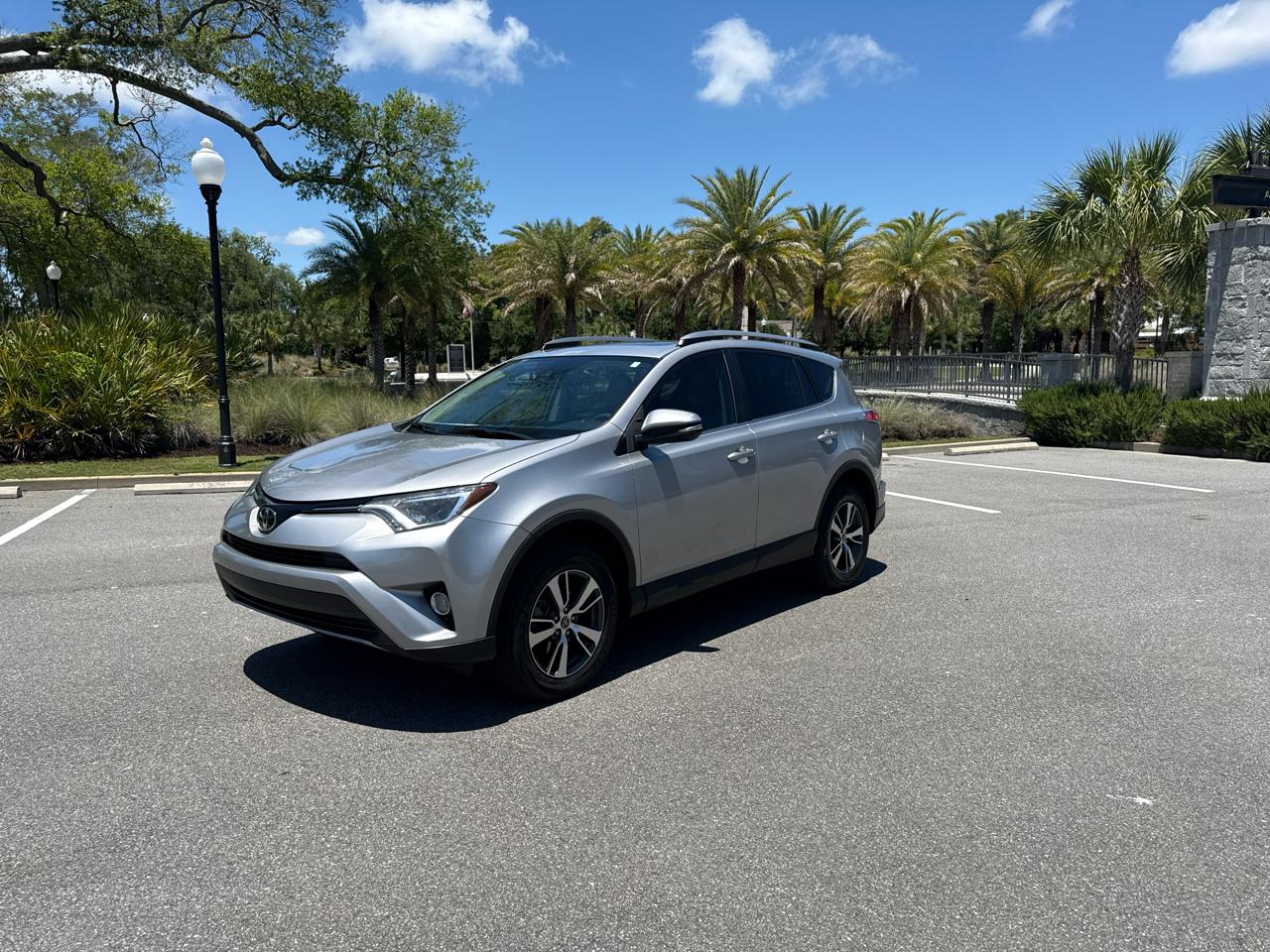 Toyota RAV4 XLE FWD 2017