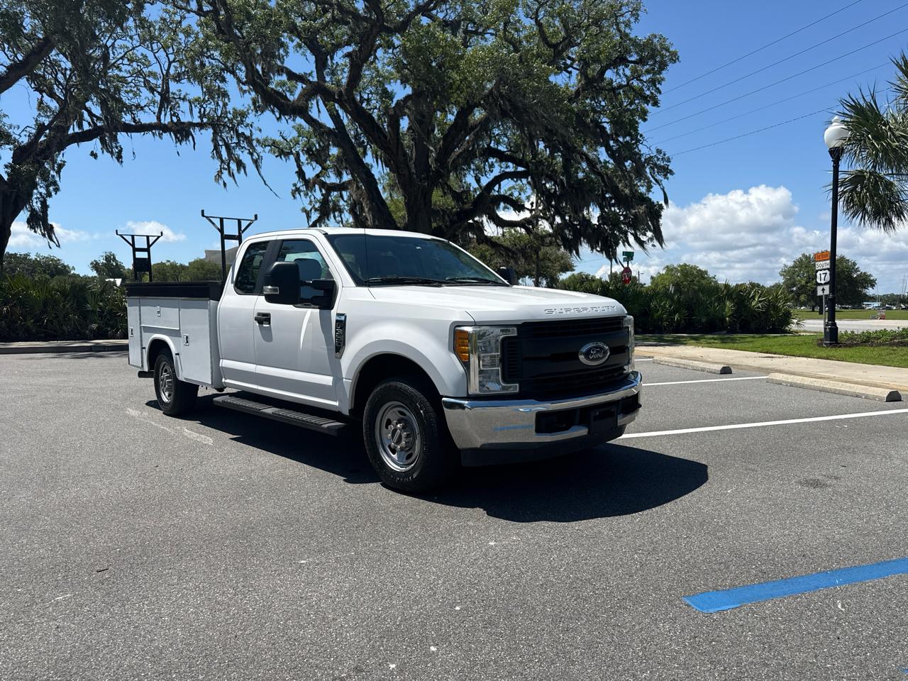 Ford F-350 SD XL SuperCab Long Bed 2WD 2017