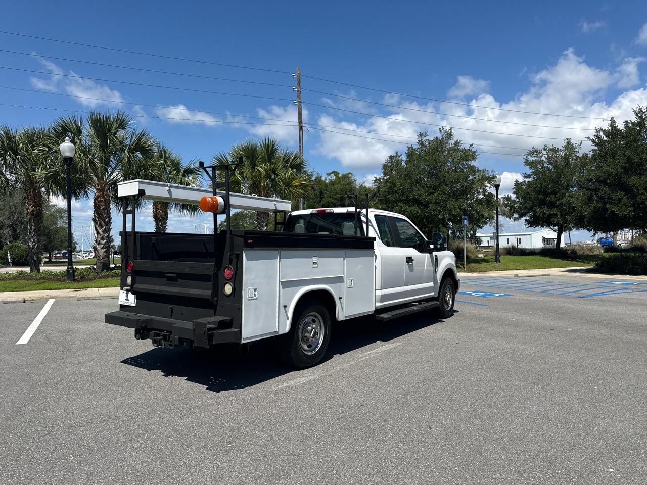 Ford F-350 SD XL SuperCab Long Bed 2WD 2017