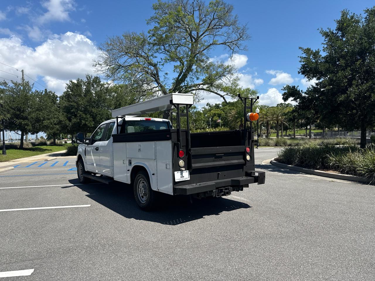 Ford F-350 SD XL SuperCab Long Bed 2WD 2017