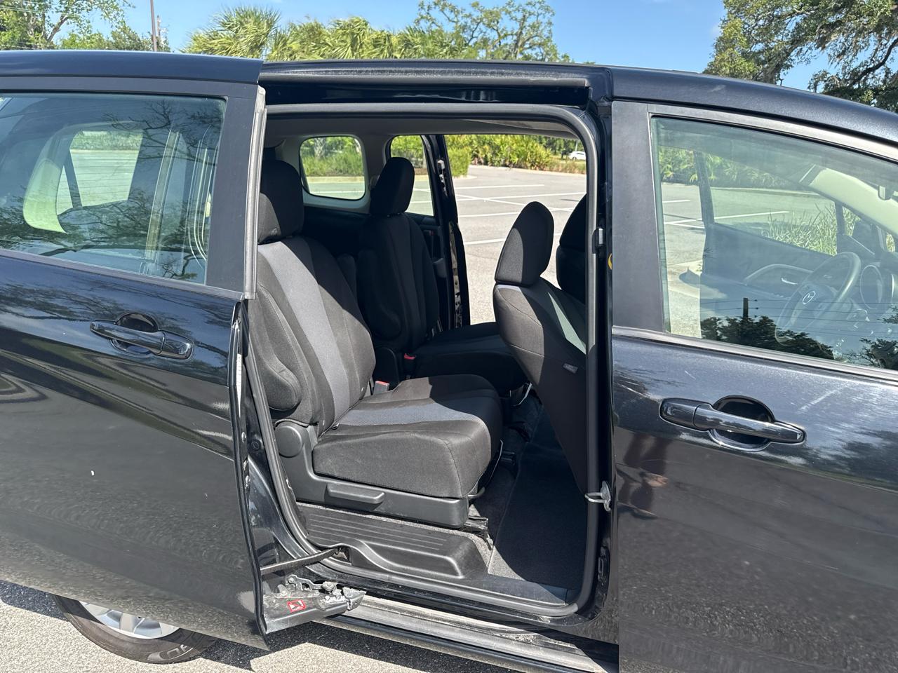 Mazda MAZDA5 Sport 2015
