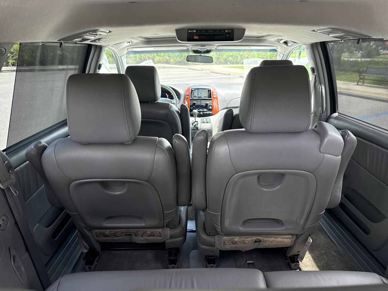 Toyota Sienna XLE FWD 2010