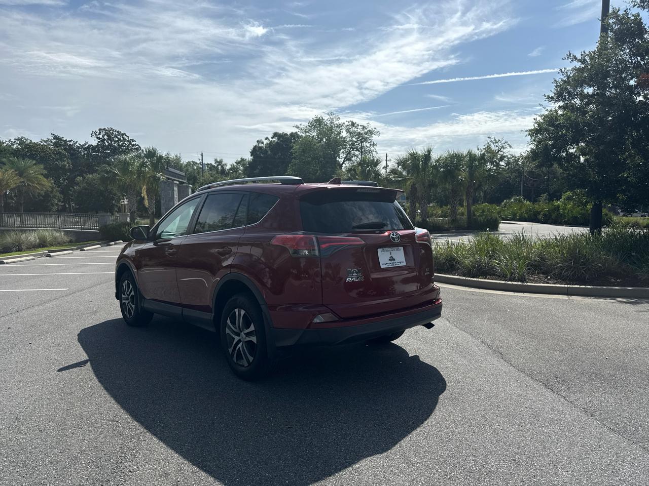 Toyota RAV4 LE AWD 2018