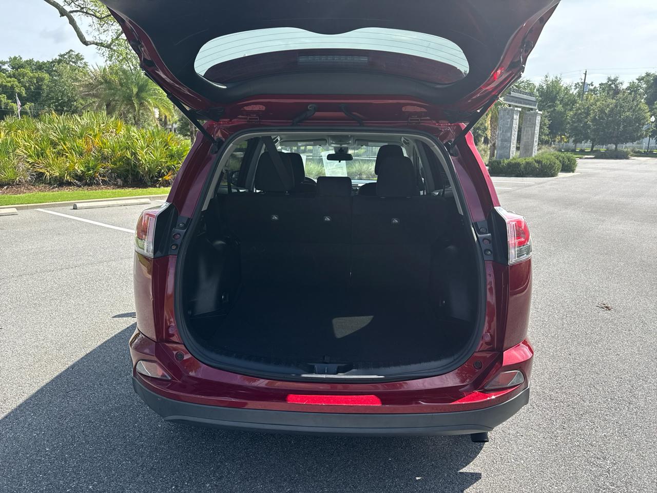 Toyota RAV4 LE AWD 2018