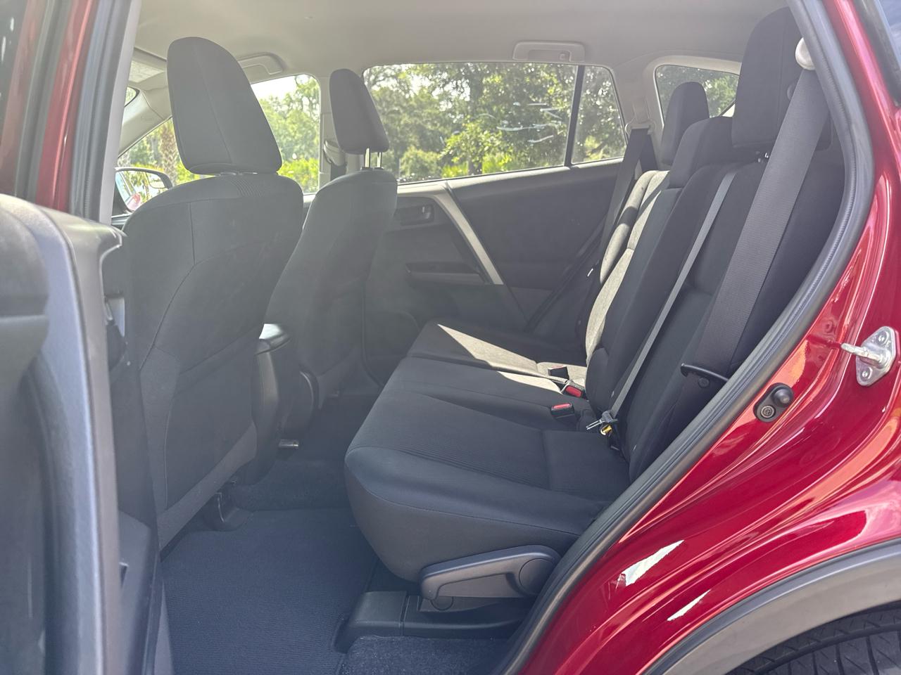 Toyota RAV4 LE AWD 2018