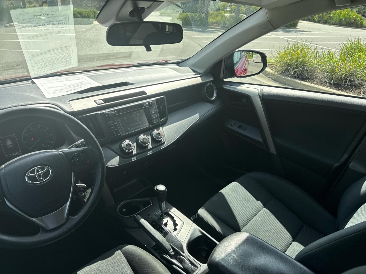 Toyota RAV4 LE AWD 2018