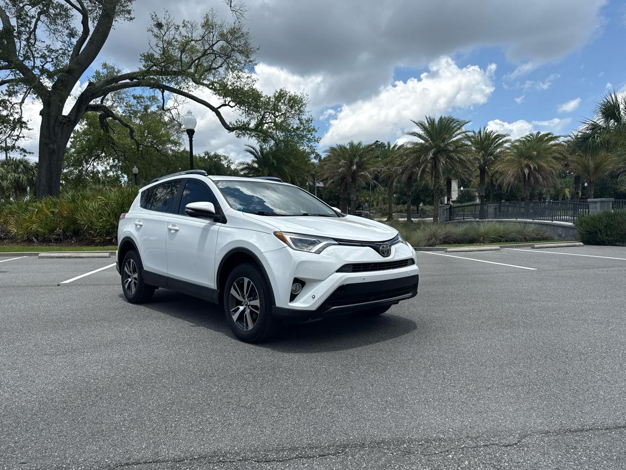 Toyota RAV4 XLE FWD 2017