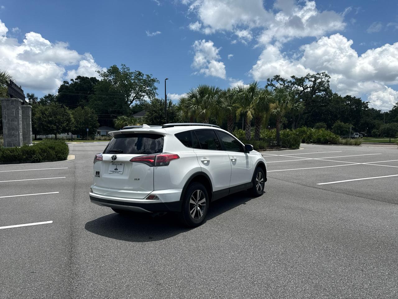 Toyota RAV4 XLE FWD 2017