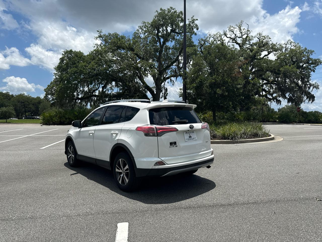 Toyota RAV4 XLE FWD 2017