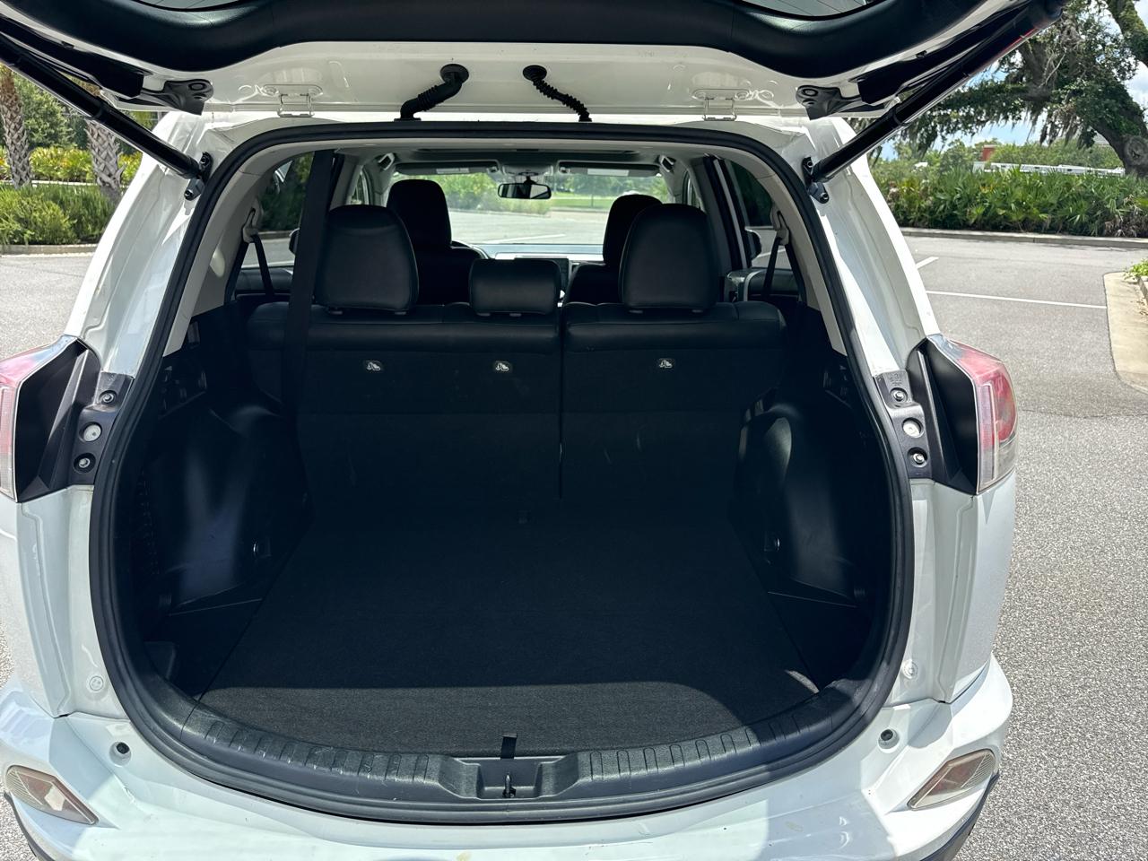 Toyota RAV4 XLE FWD 2017