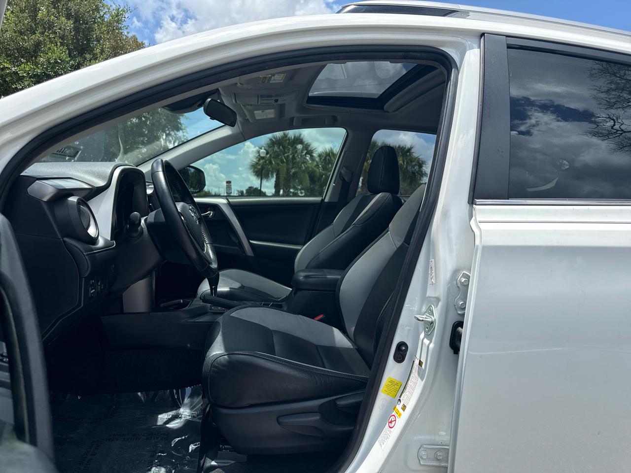 Toyota RAV4 XLE FWD 2017