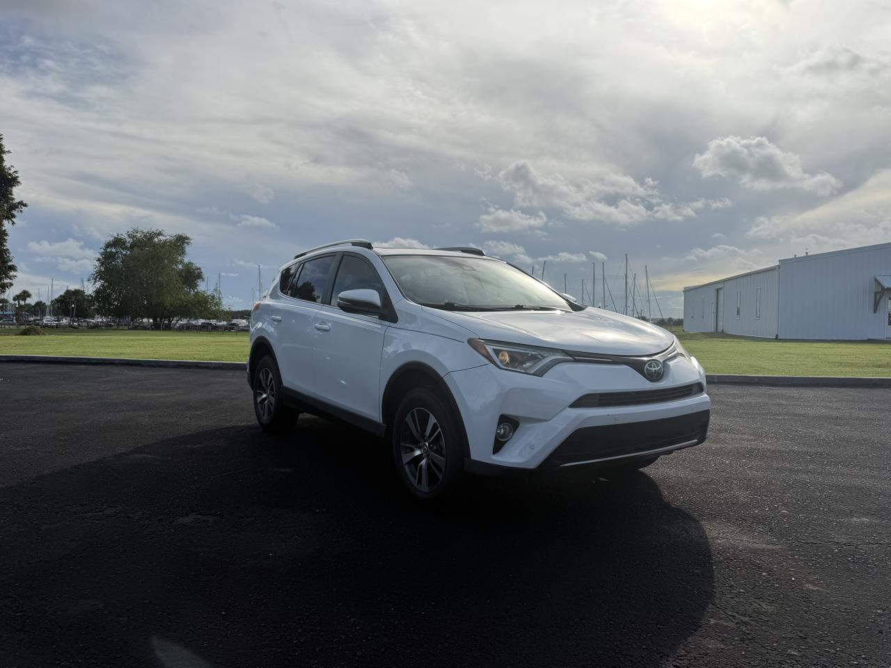 Toyota RAV4 XLE FWD 2017