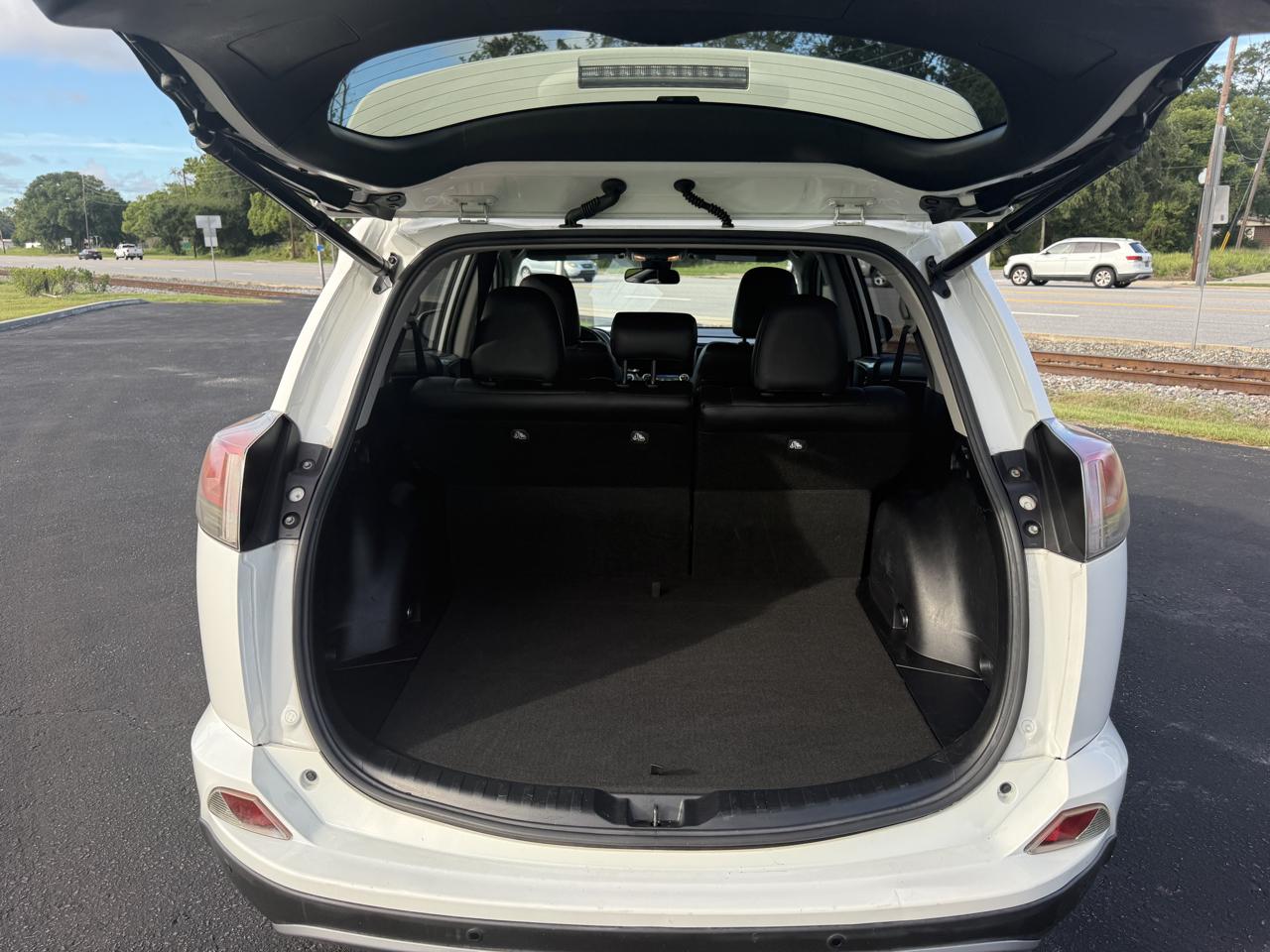 Toyota RAV4 XLE FWD 2017