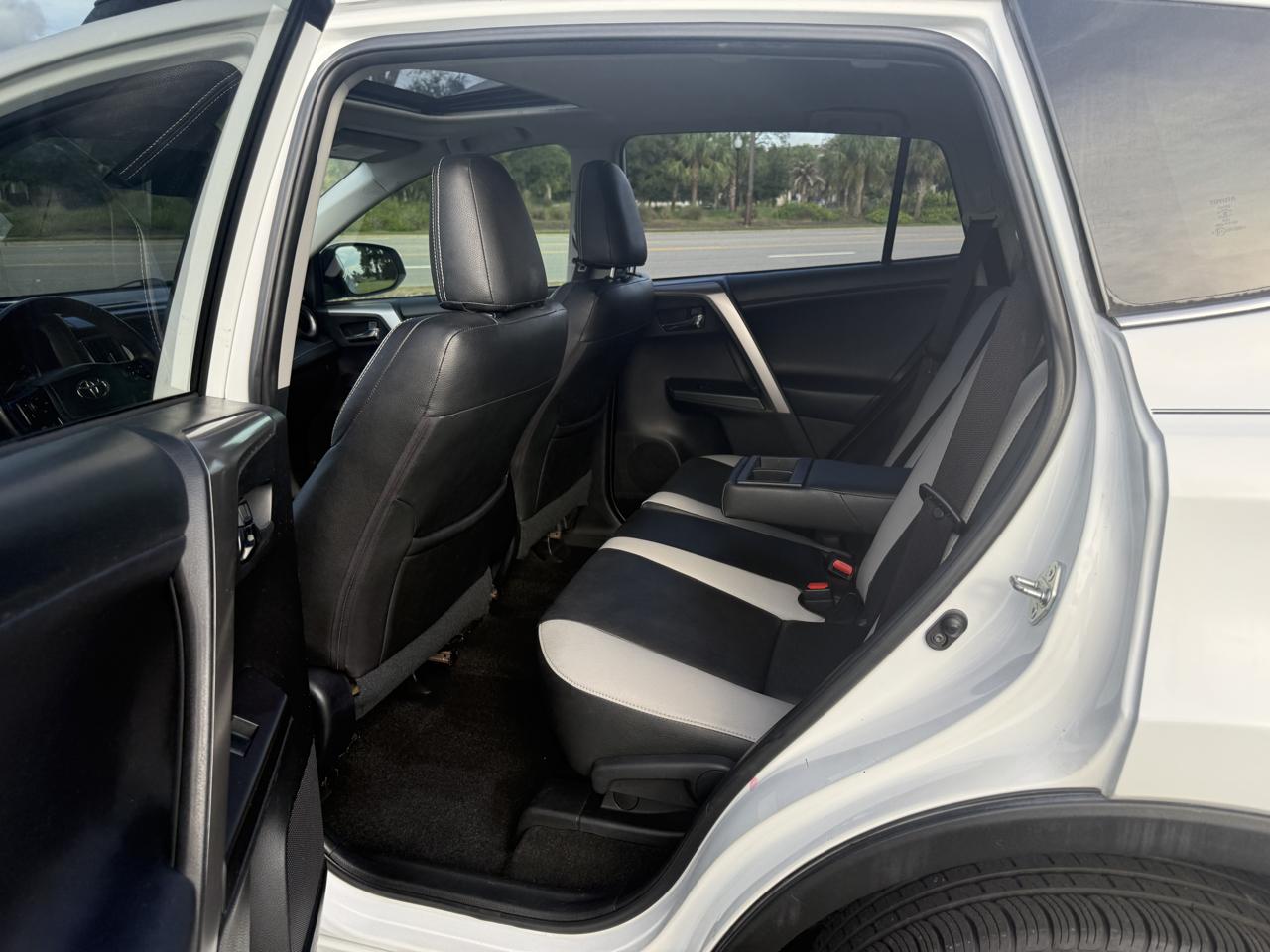 Toyota RAV4 XLE FWD 2017