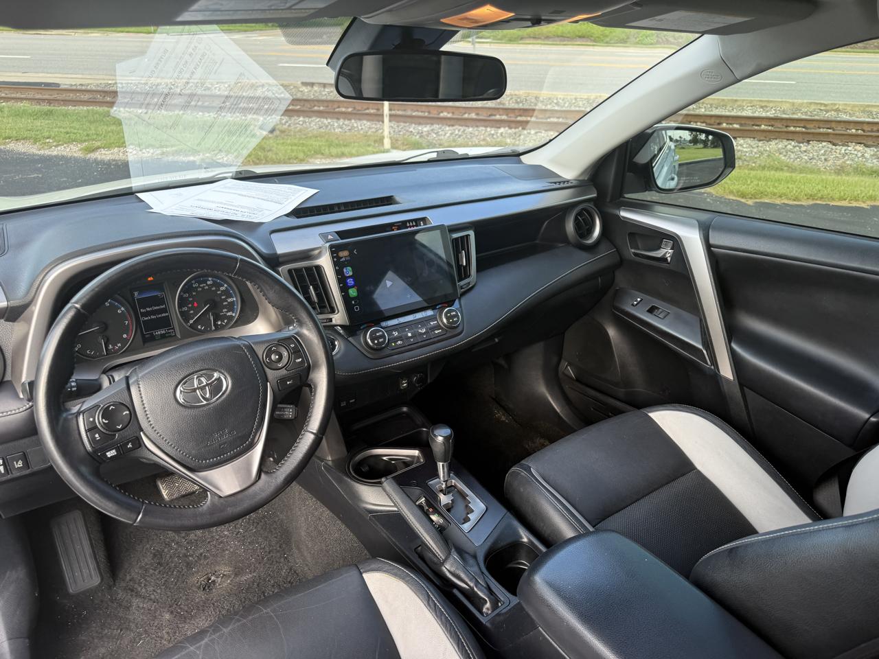 Toyota RAV4 XLE FWD 2017