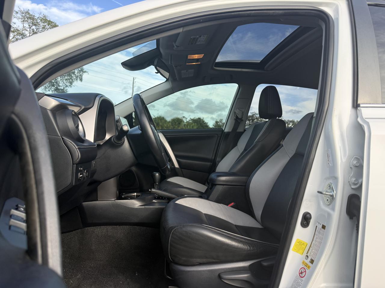 Toyota RAV4 XLE FWD 2017
