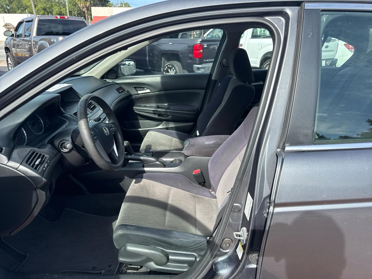 Honda Accord LX sedan AT 2010