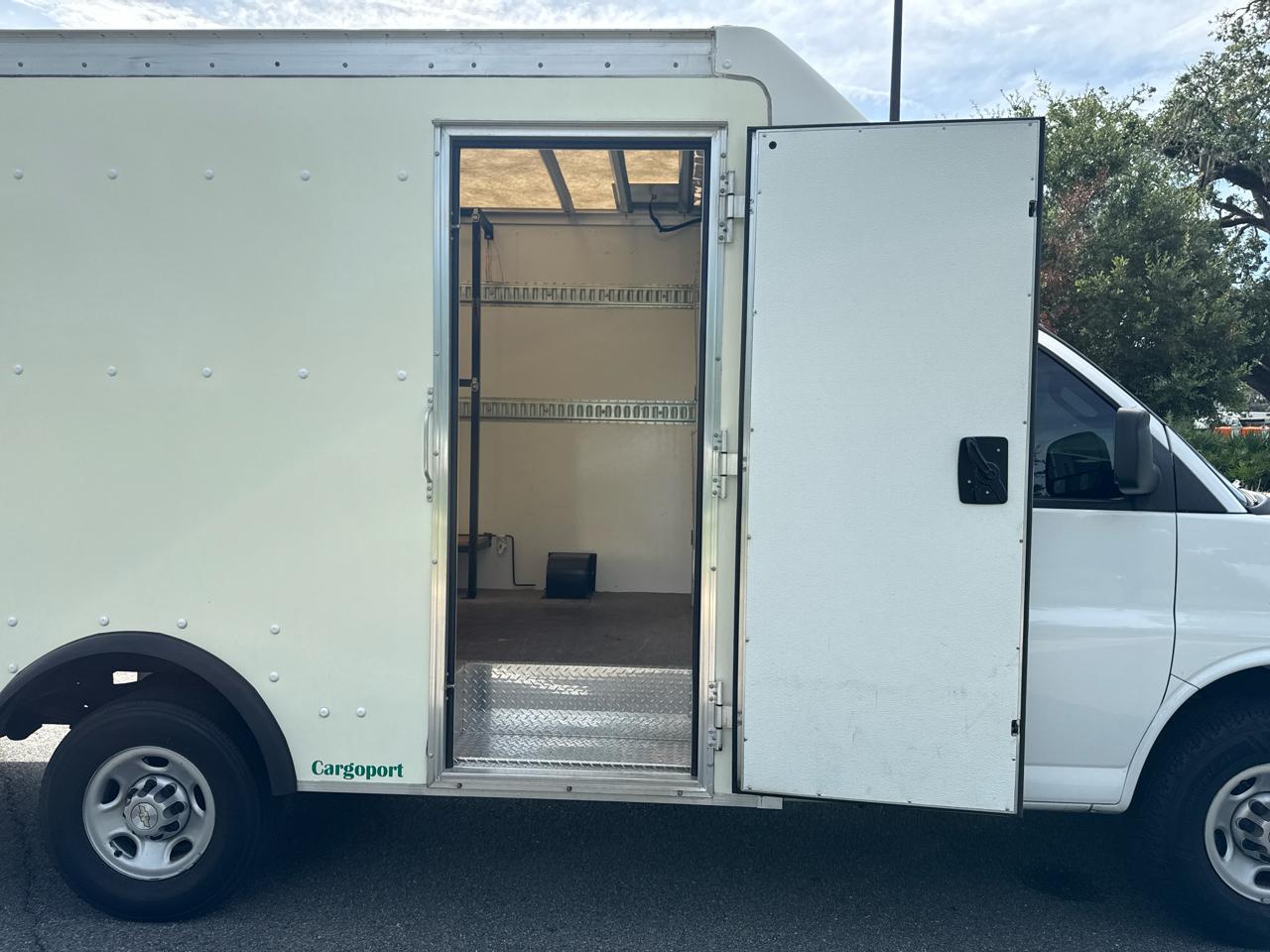 Chevrolet Express G3500 139" 2022