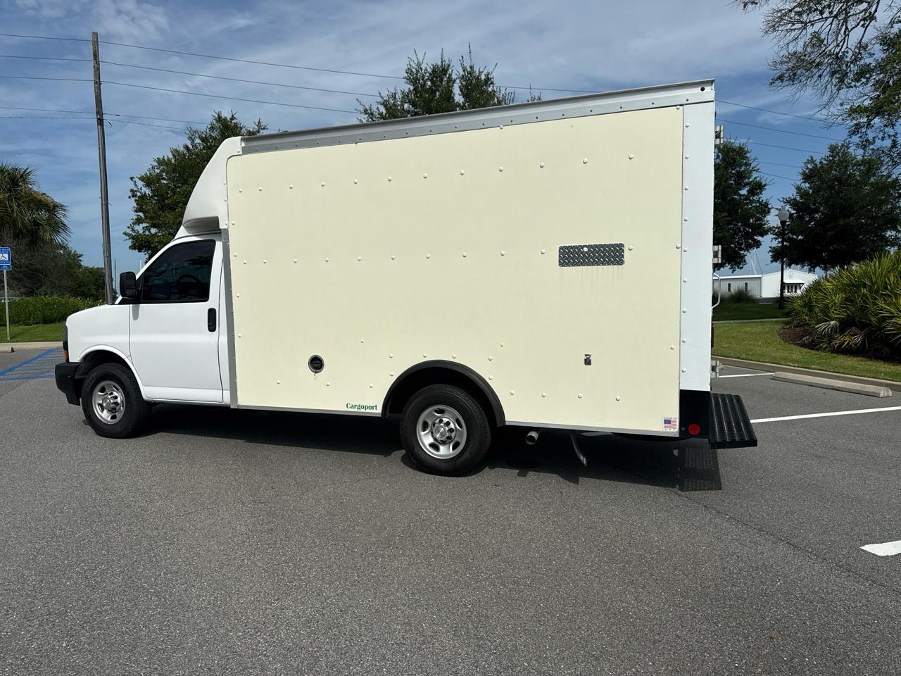 Chevrolet Express G3500 139" 2022