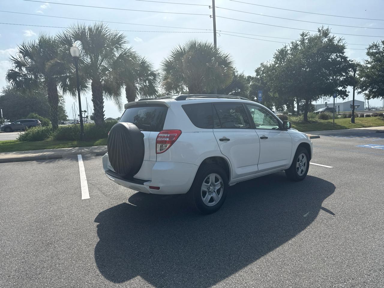 Toyota RAV4 Base I4 2WD 2012