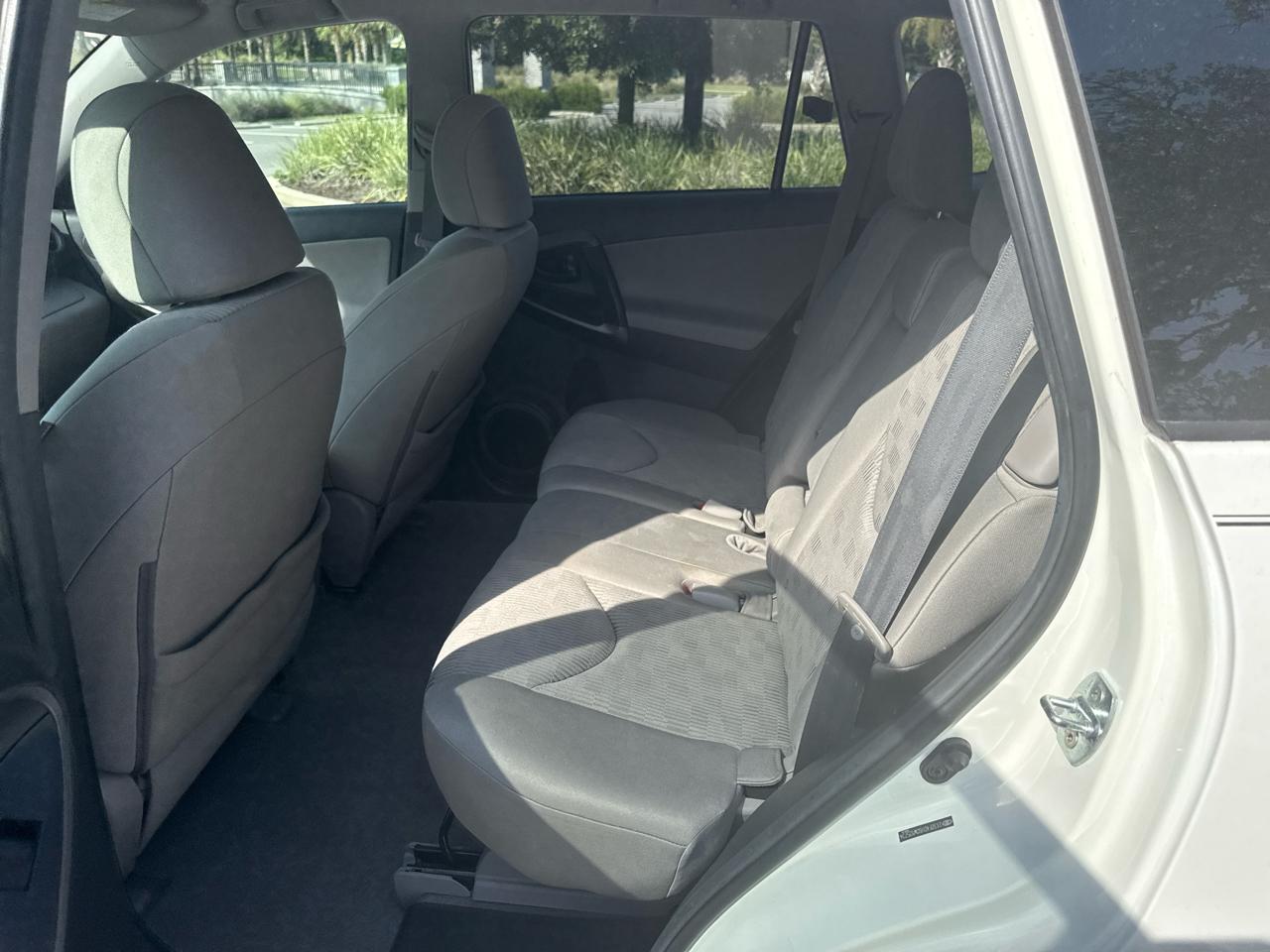 Toyota RAV4 Base I4 2WD 2012