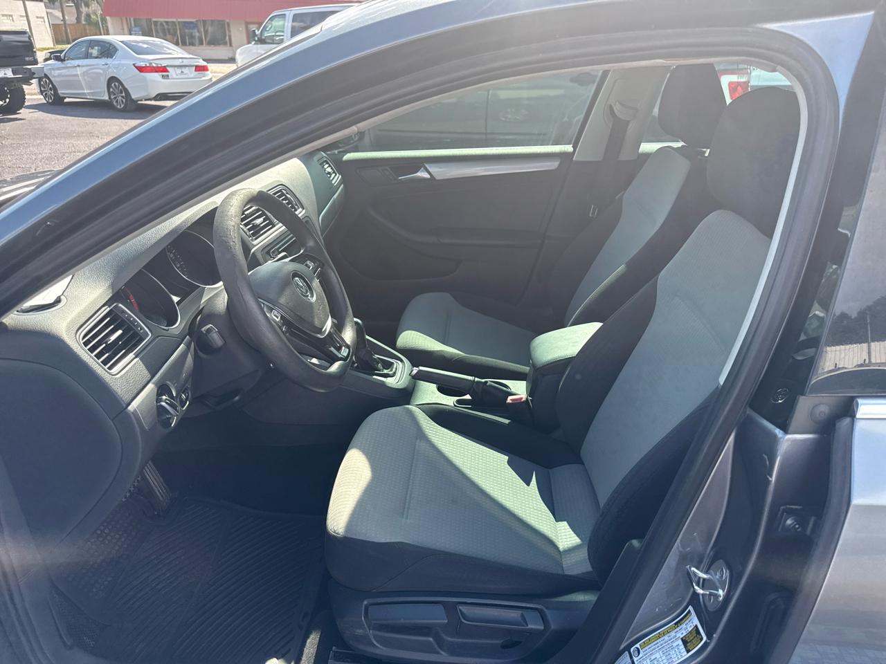 Volkswagen Jetta 1.4T S 6A 2017