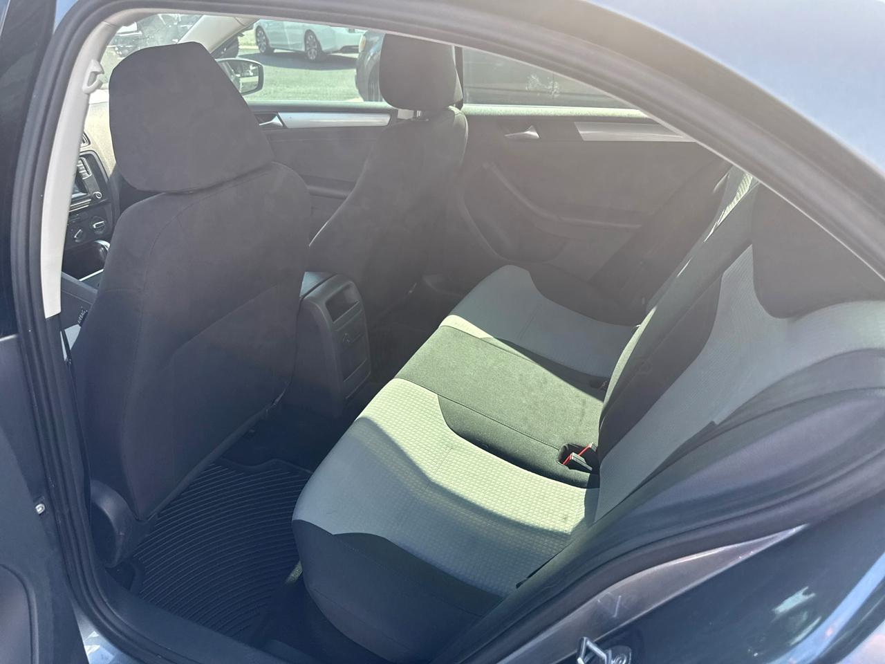 Volkswagen Jetta 1.4T S 6A 2017