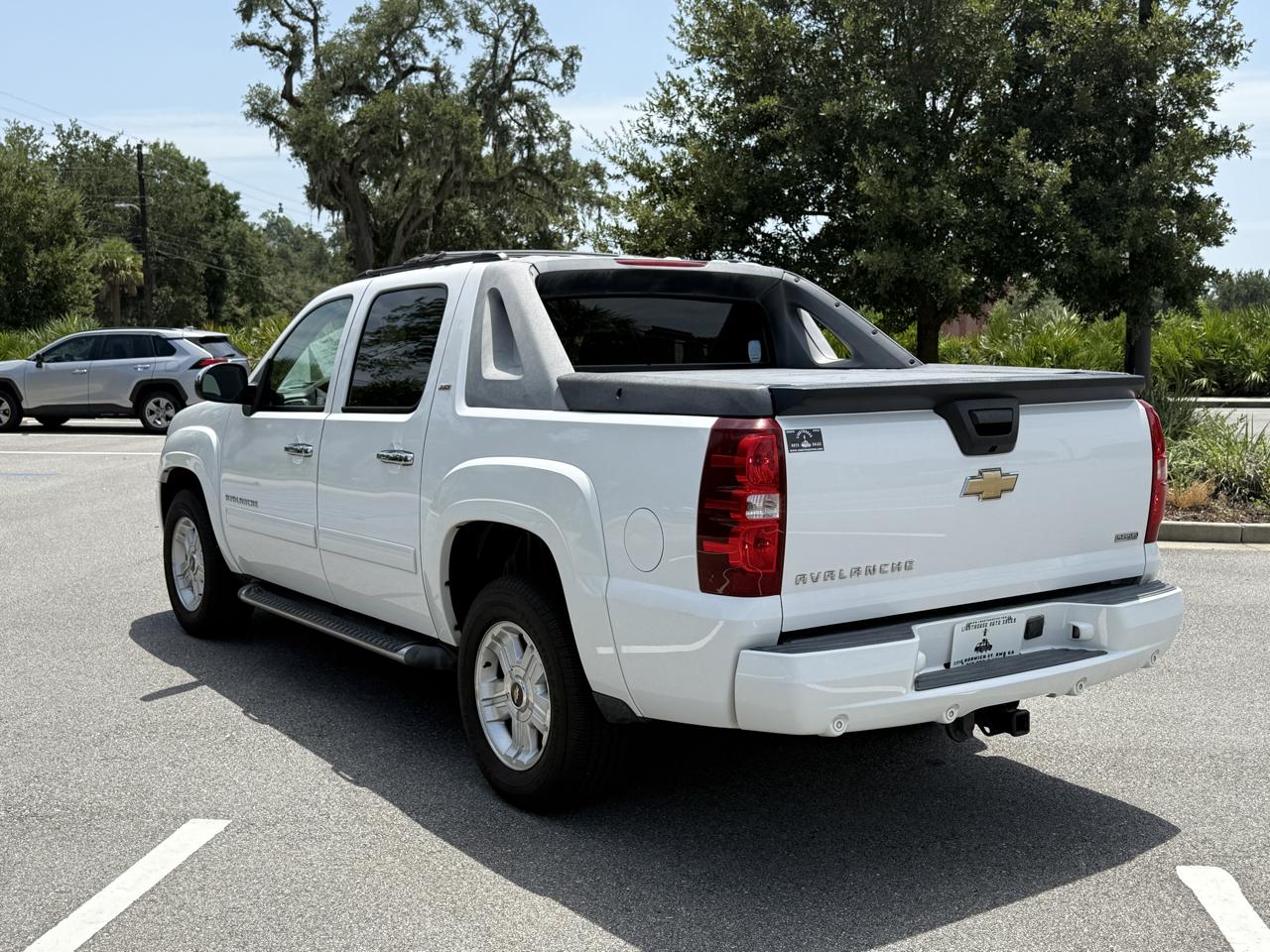 Chevrolet Avalanche LT 2WD 2011