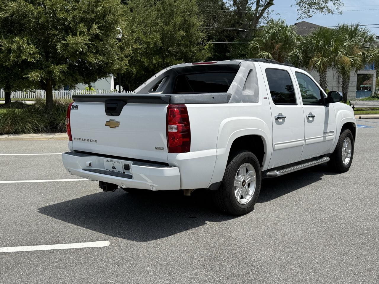 Chevrolet Avalanche LT 2WD 2011