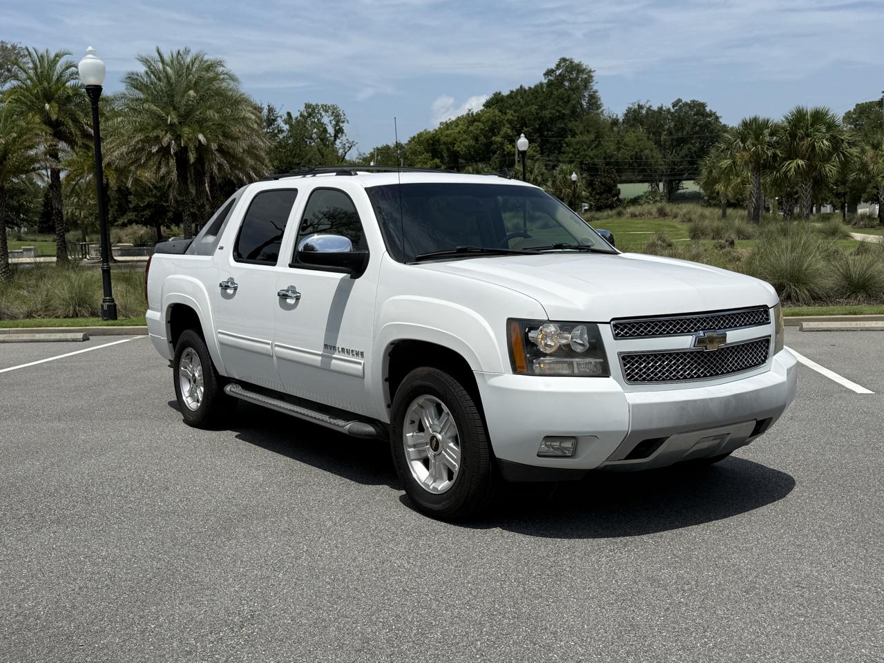 Chevrolet Avalanche LT 2WD 2011