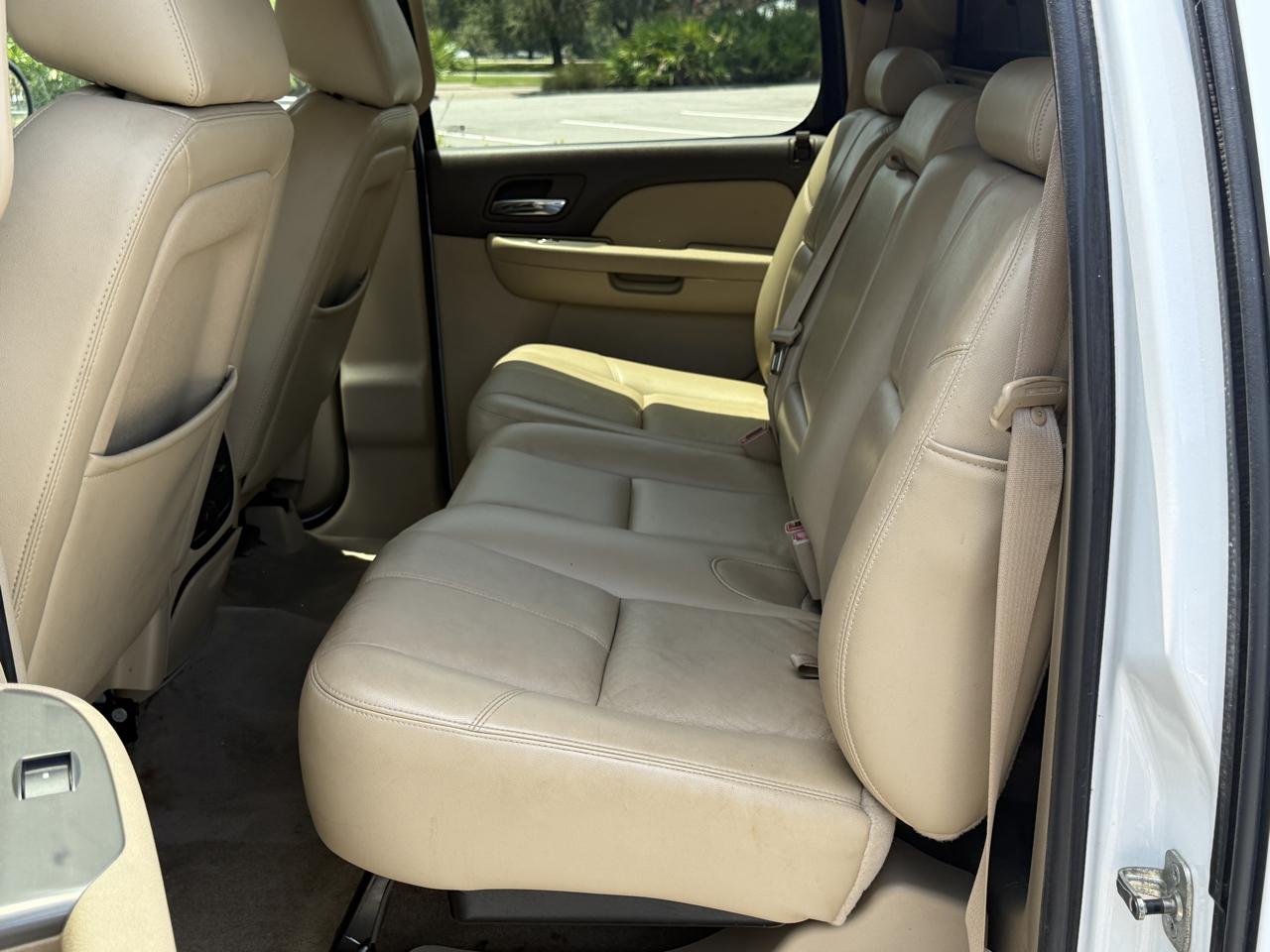 Chevrolet Avalanche LT 2WD 2011