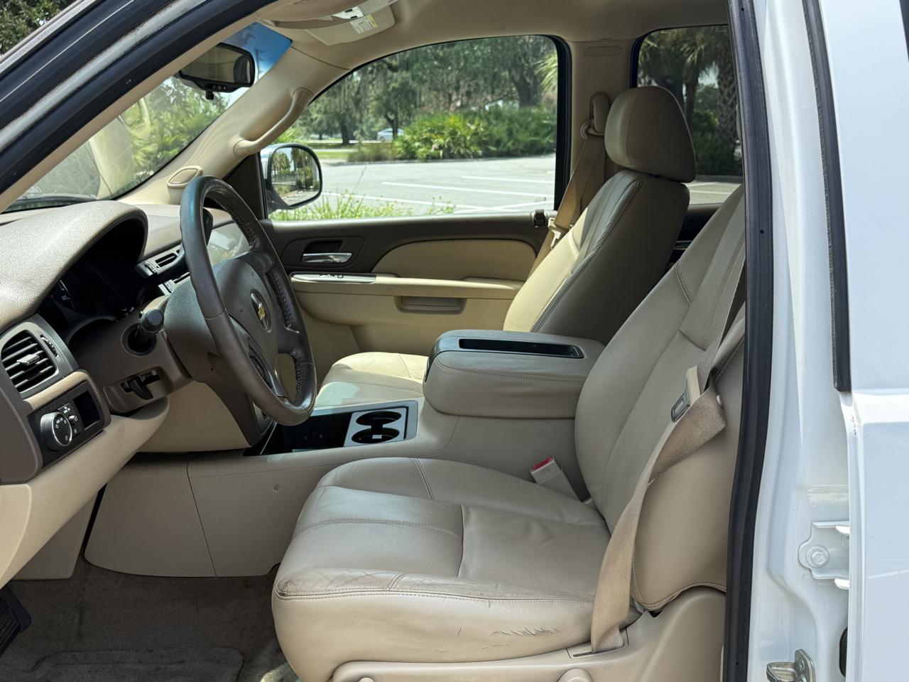 Chevrolet Avalanche LT 2WD 2011
