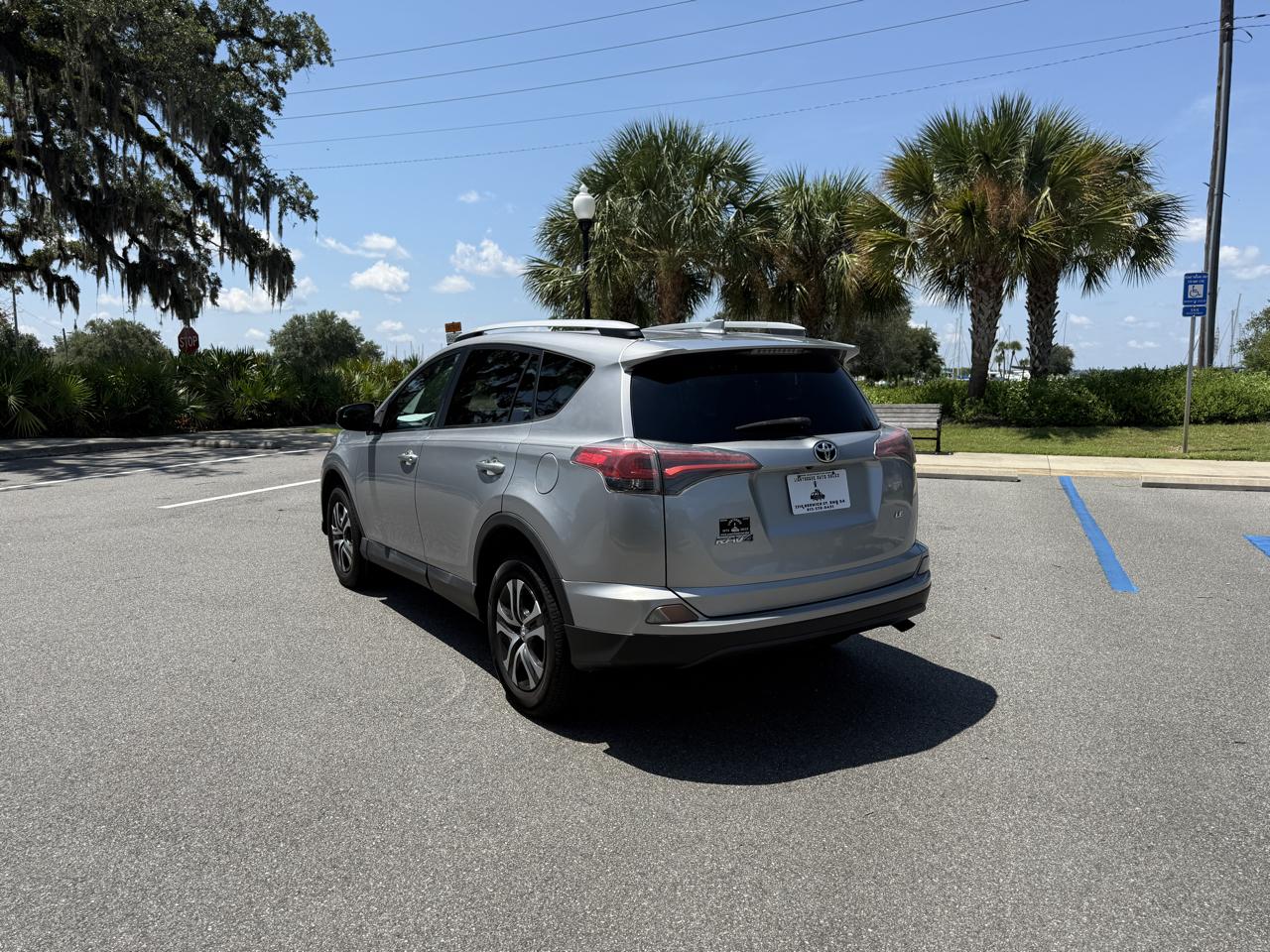 Toyota RAV4 LE FWD 2016