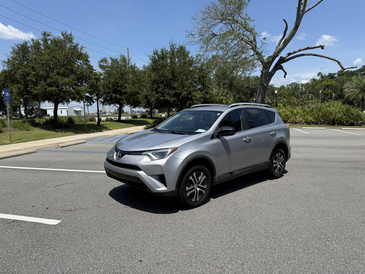 Toyota RAV4 LE FWD 2016