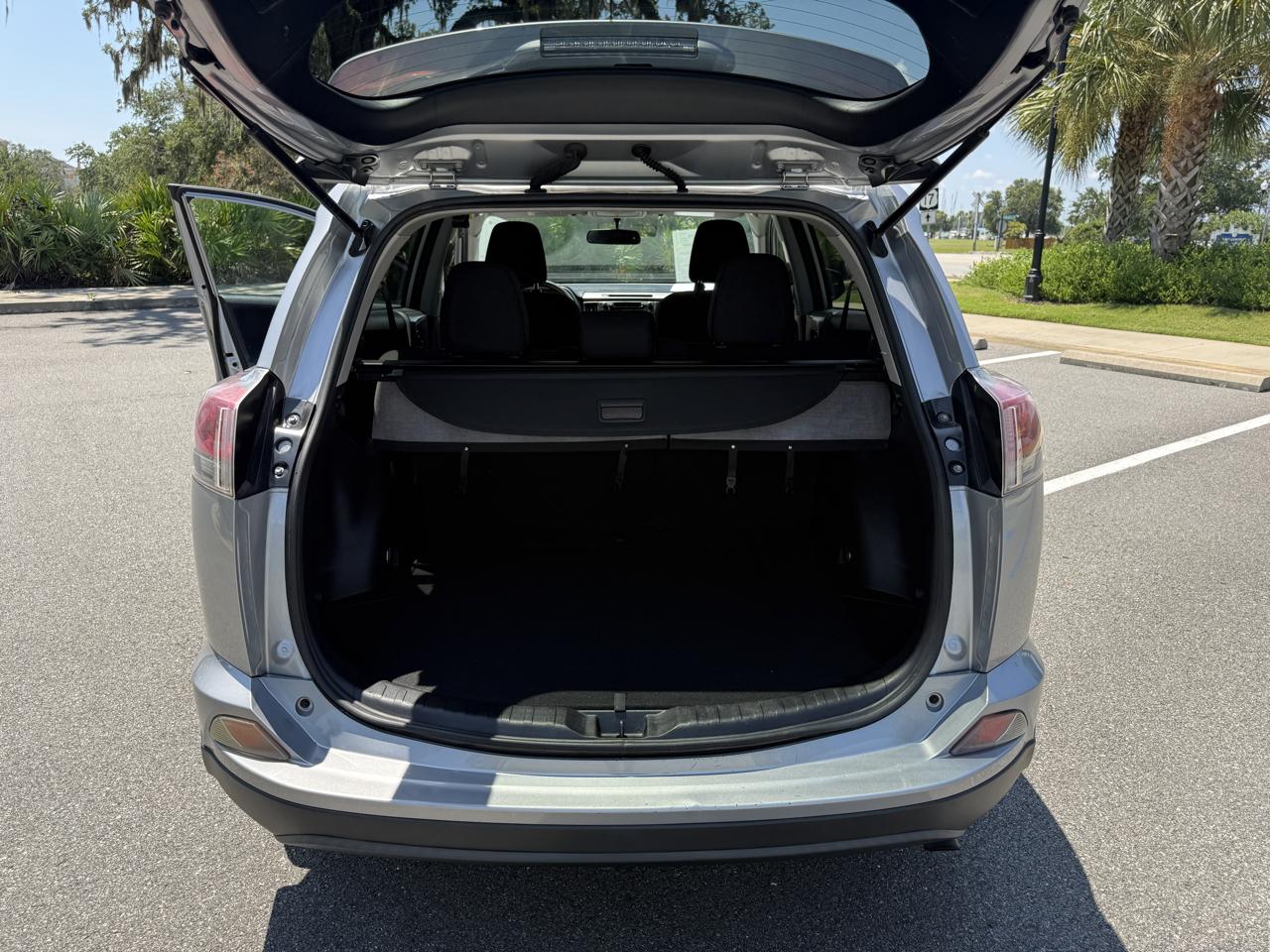 Toyota RAV4 LE FWD 2016