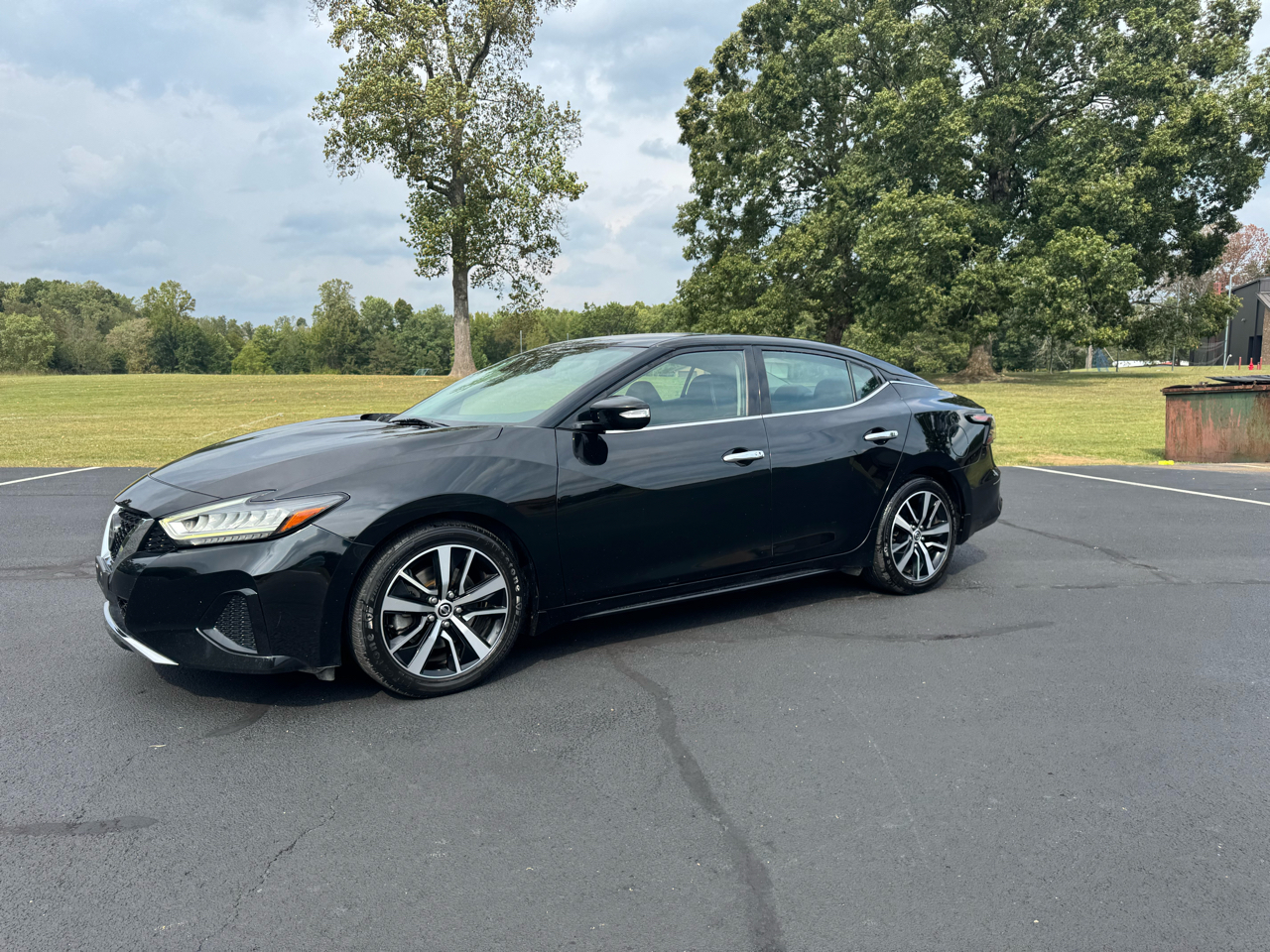 2021 Nissan Maxima SV photo 2