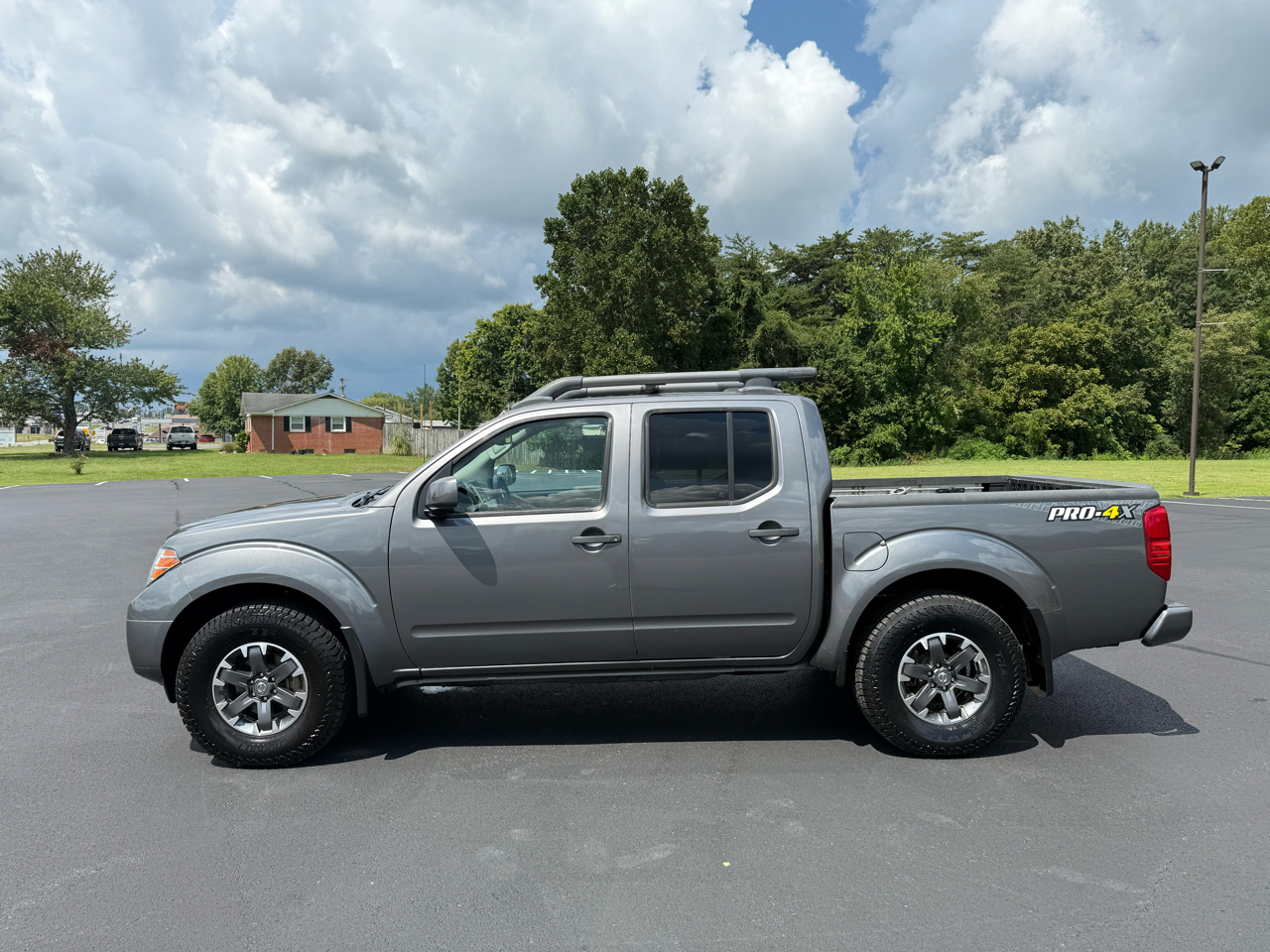 2020 Nissan Frontier PRO-4X Crew Cab photo 2