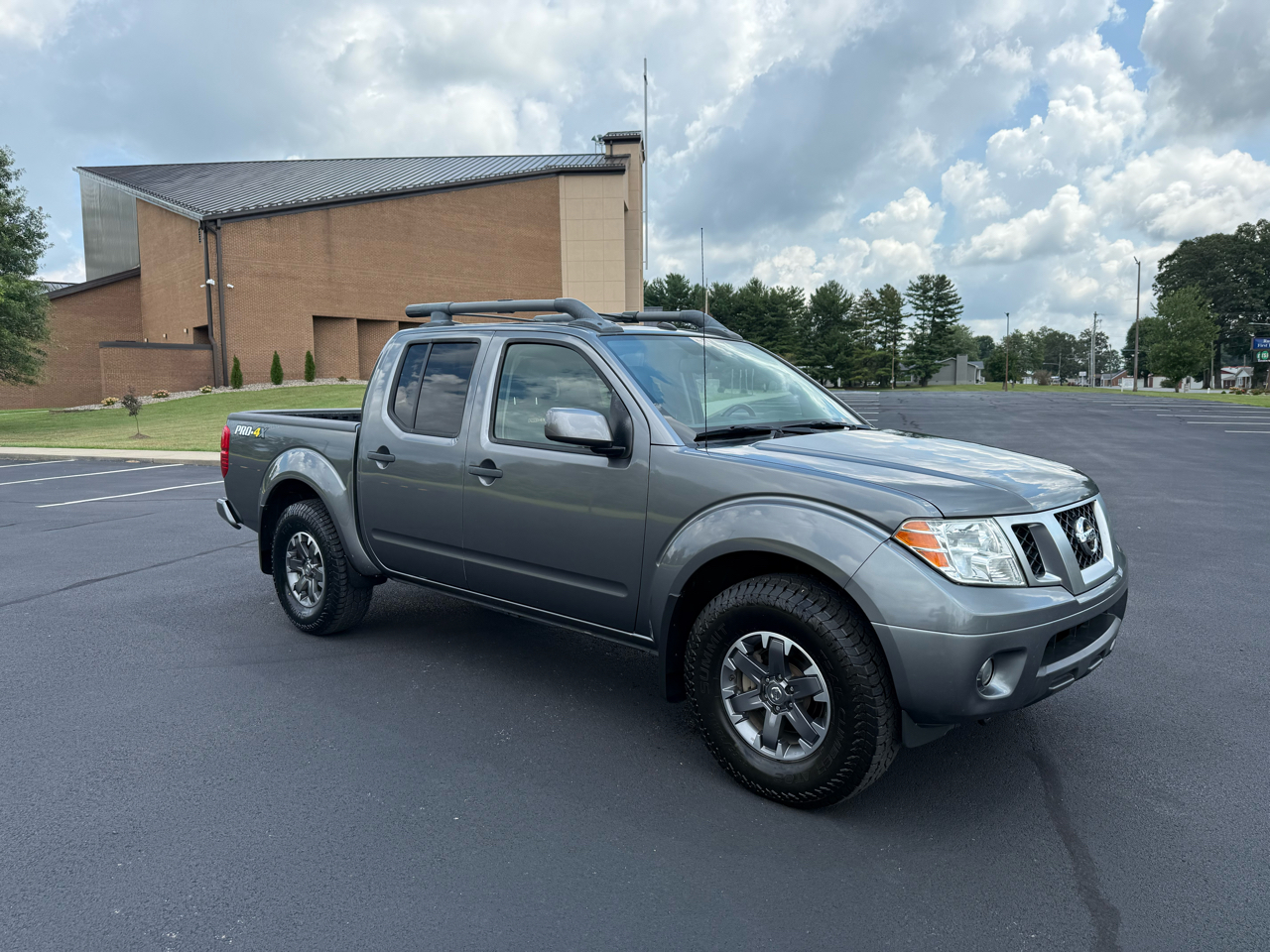 2020 Nissan Frontier PRO-4X Crew Cab photo 4