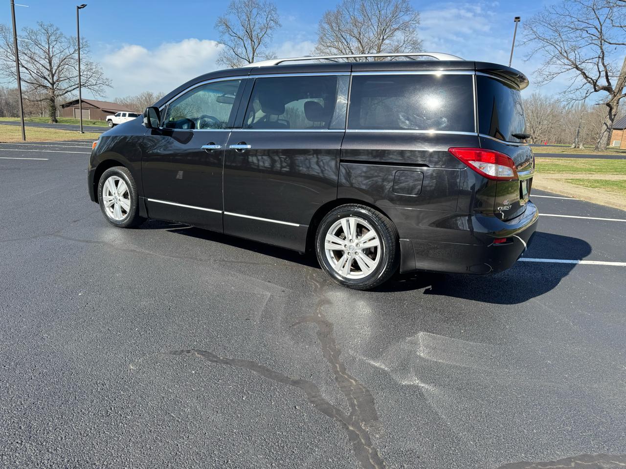 Nissan Quest 4dr LE 2012