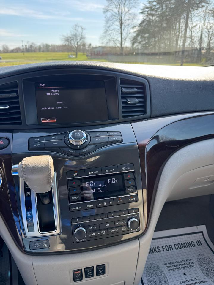 Nissan Quest 4dr LE 2012