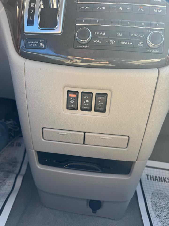 Nissan Quest 4dr LE 2012