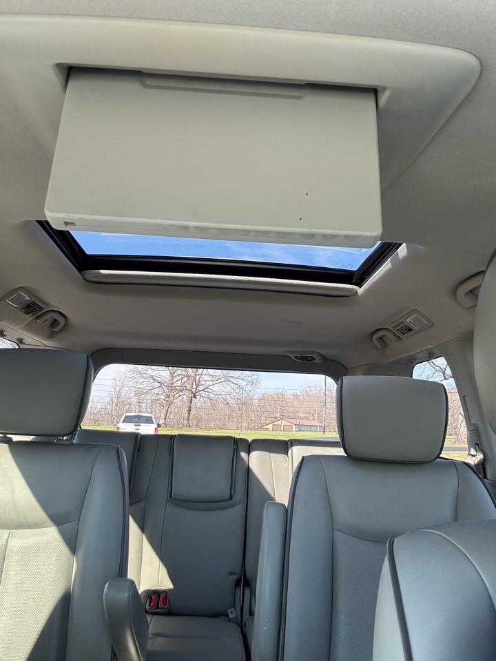 Nissan Quest 4dr LE 2012