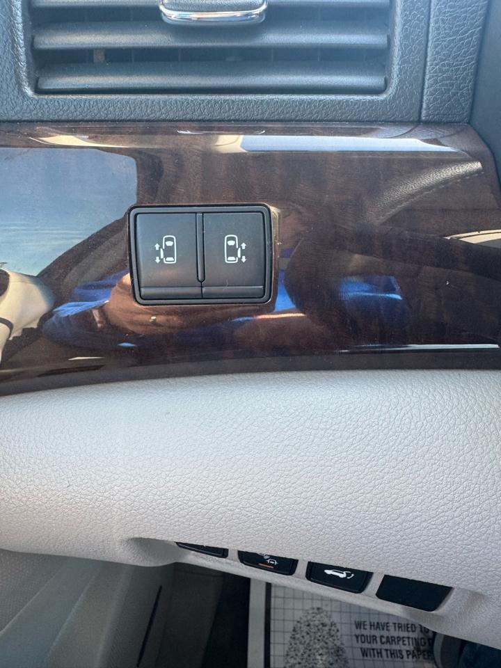 Nissan Quest 4dr LE 2012