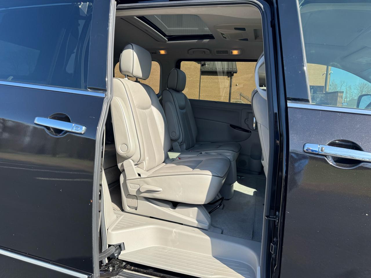 Nissan Quest 4dr LE 2012