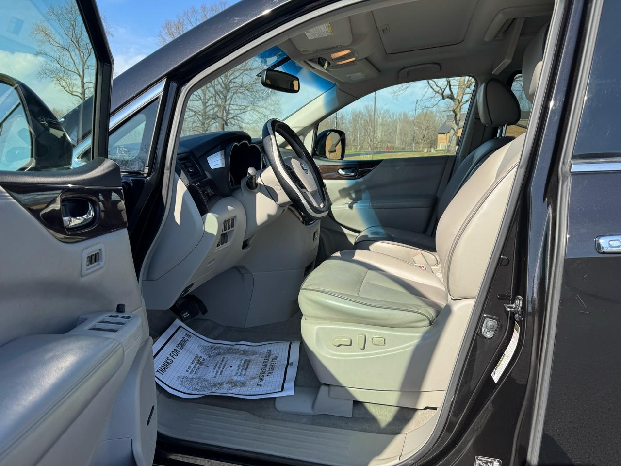 Nissan Quest 4dr LE 2012