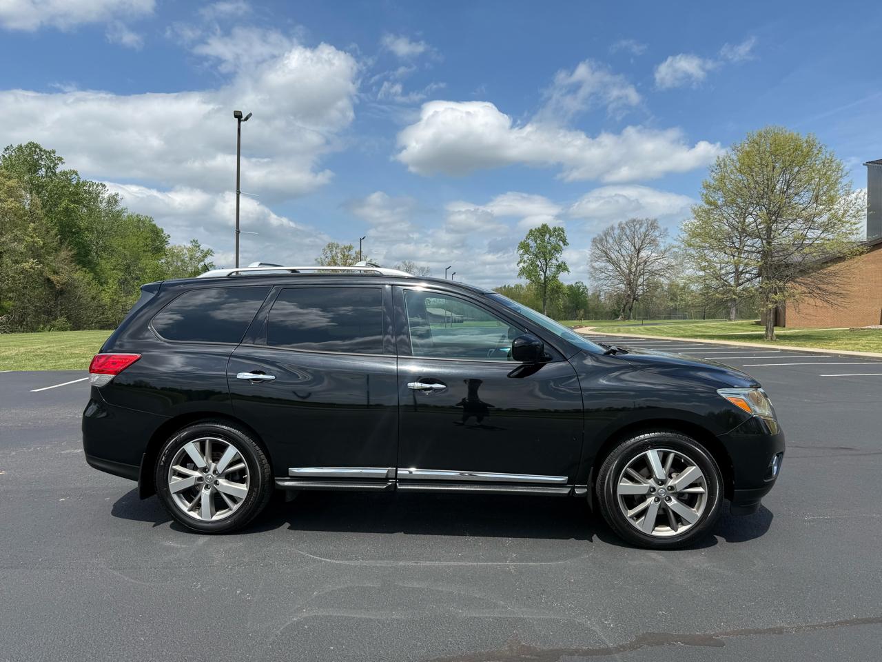 Nissan Pathfinder Platinum 4WD 2014
